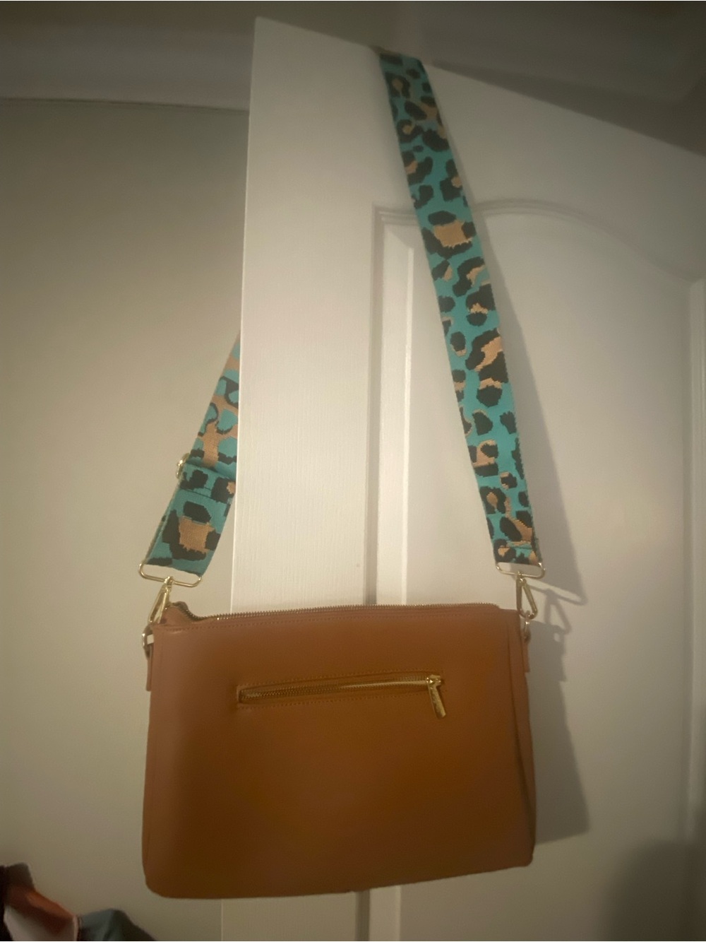 Sleek Tan Shoulder Bag with Turquoise Leopard Strap